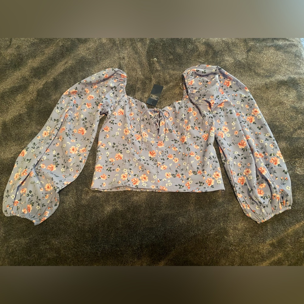 Abercrombie and Fitch long sleeve cropped top with lace up detailing. Med, NWT